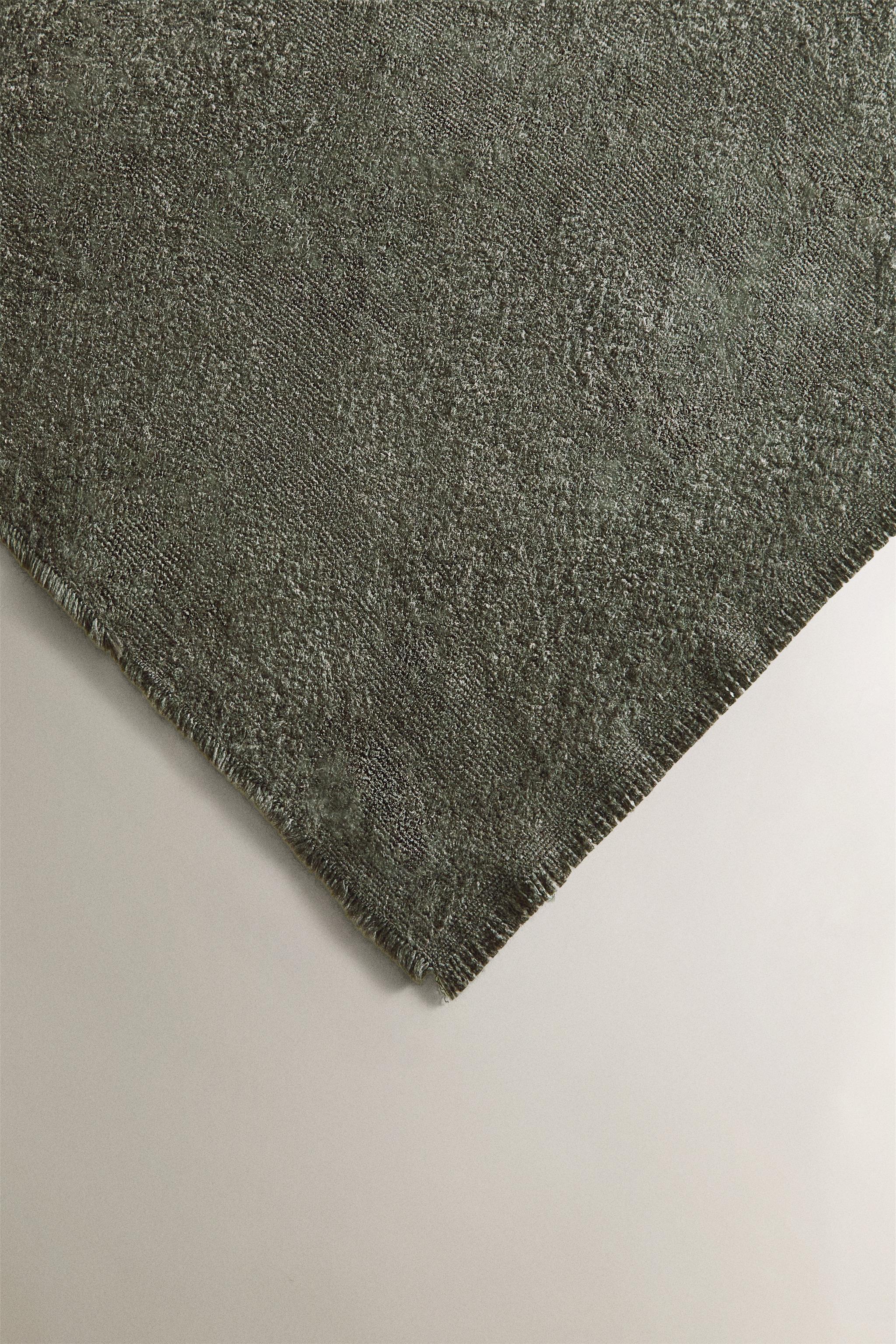 FLORAL JACQUARD BLANKET